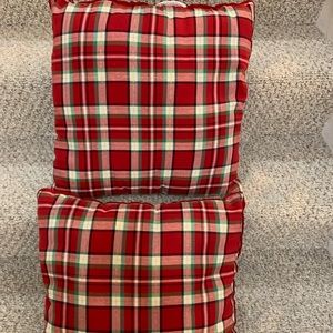 2 plaid pillows